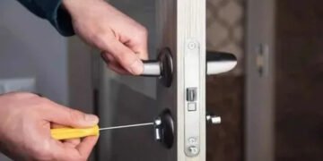 Lock Out