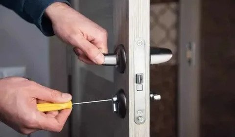 Lock Out