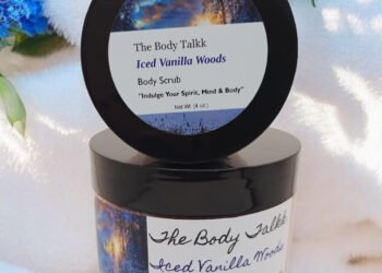 Iced Vanilla Woods Sugar Scrub