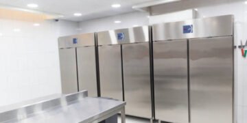 a room with refrigeration equipment for cutting meat.A place to store meat for a restaurant