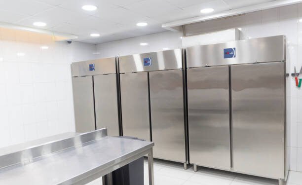 a room with refrigeration equipment for cutting meat.A place to store meat for a restaurant