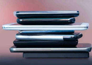 Mobile Phones in Pakistan: A Tech Revolution Unveiled