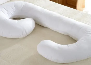 body pillow to sleep on side